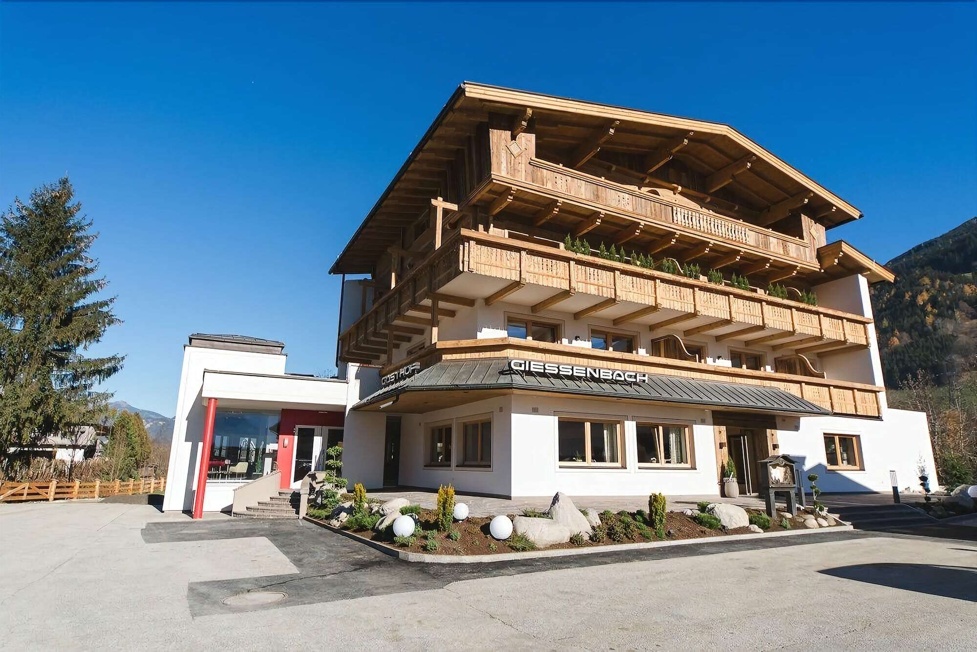 Hotel Giessenbach Fuegen Exterior photo